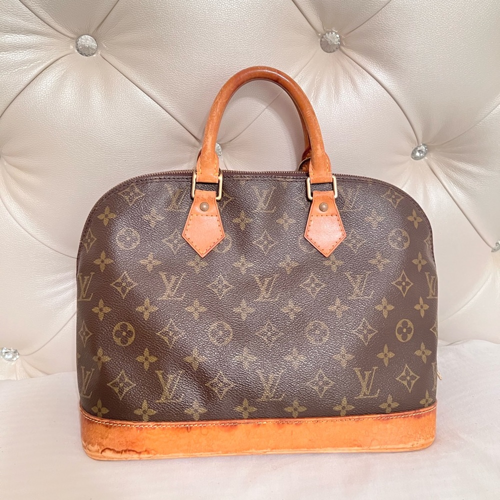 LOUIS VUITTON Monogram Alma Hand Bag